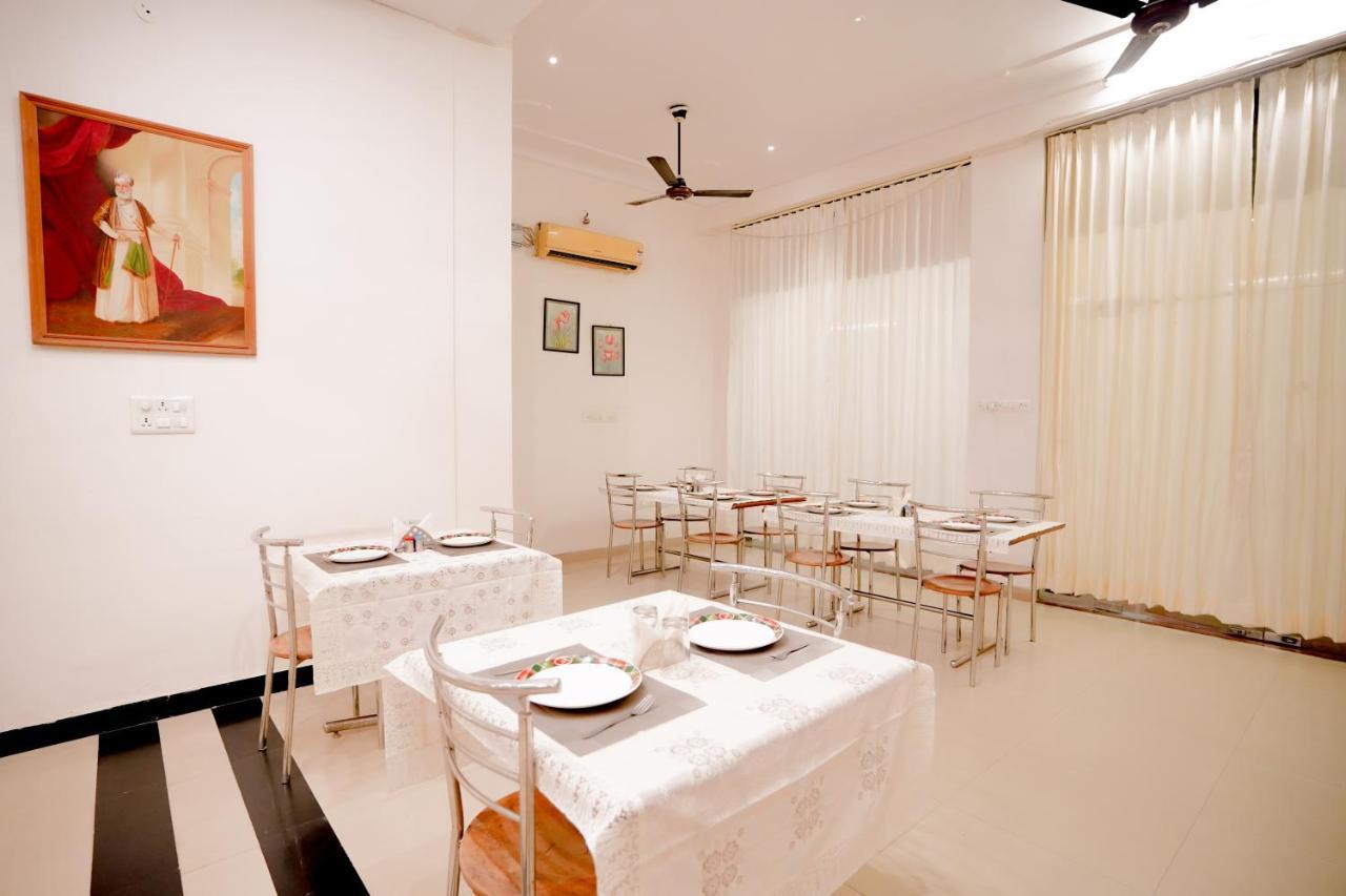 Mansarovar Palace Hotel 2*