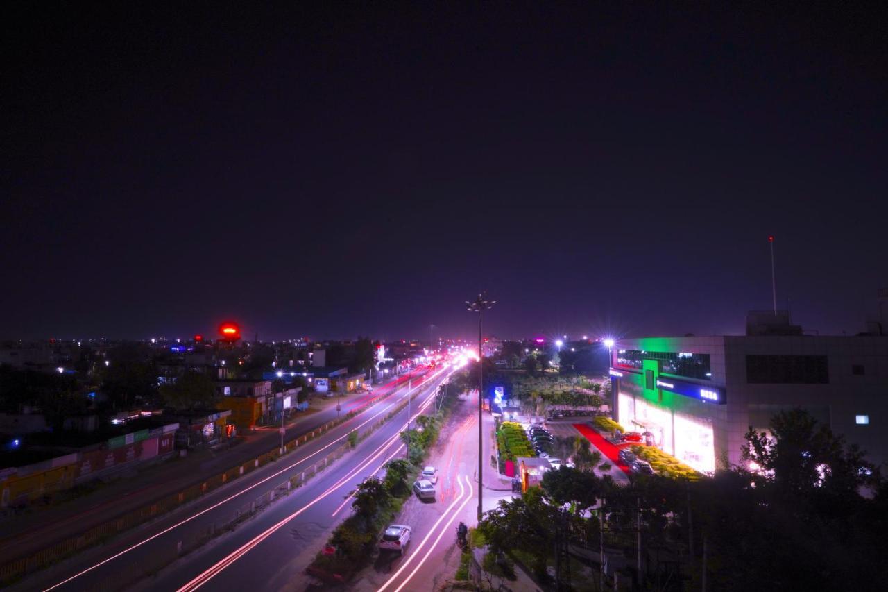 Mansarovar Palace Hotel 2*
