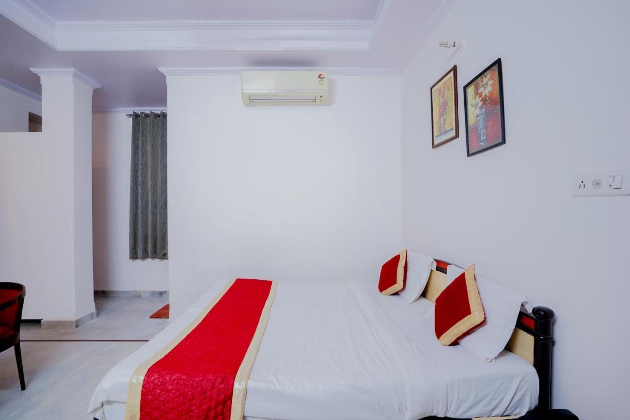 Mansarovar Palace Hotel 2*