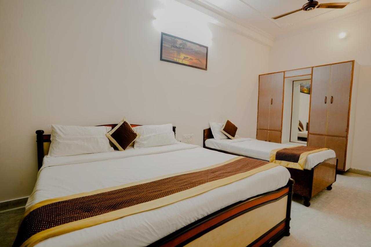 Mansarovar Palace 2*